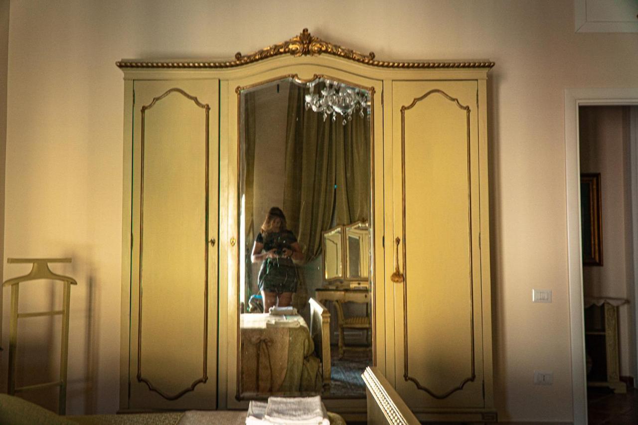Palazzo Capece Apartment Caivano ภายนอก รูปภาพ