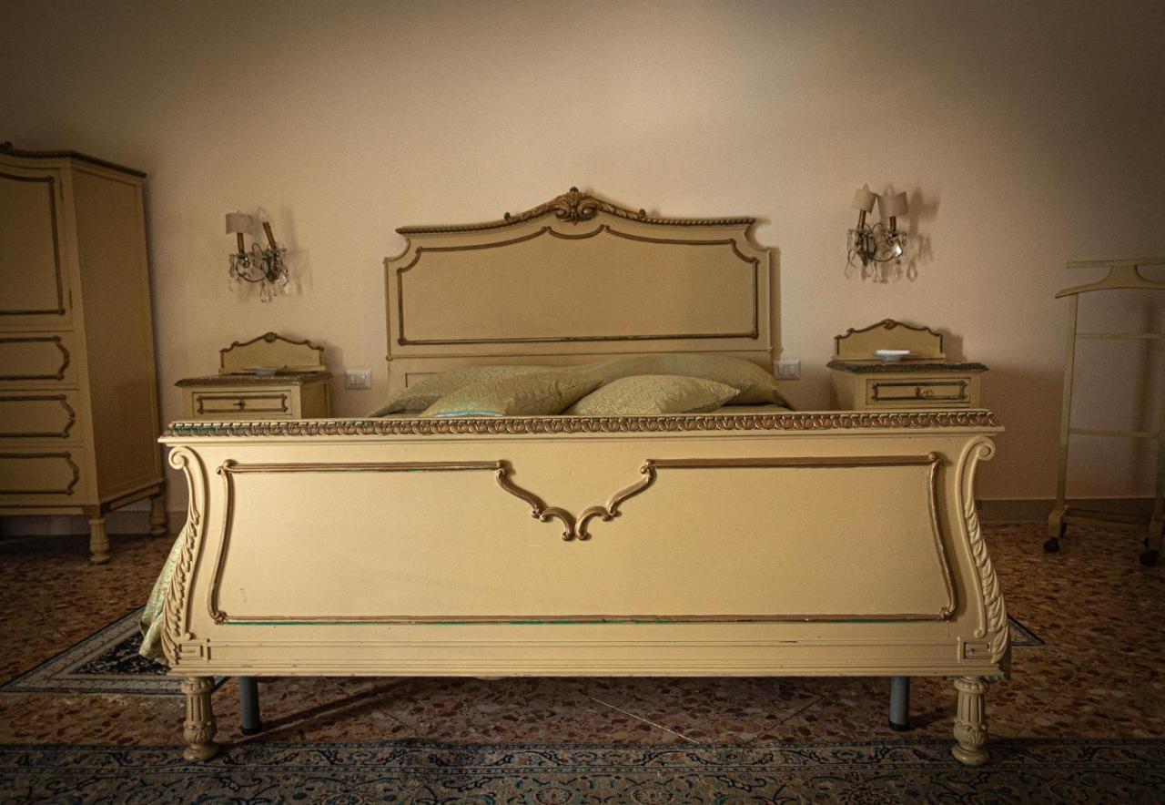 Palazzo Capece Apartment Caivano ภายนอก รูปภาพ