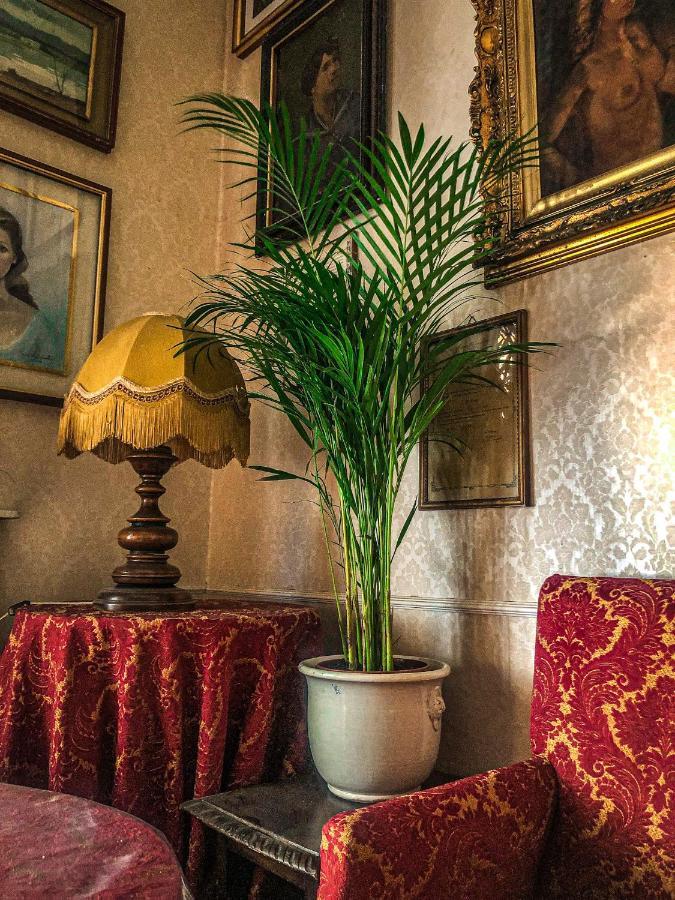 Palazzo Capece Apartment Caivano ภายนอก รูปภาพ